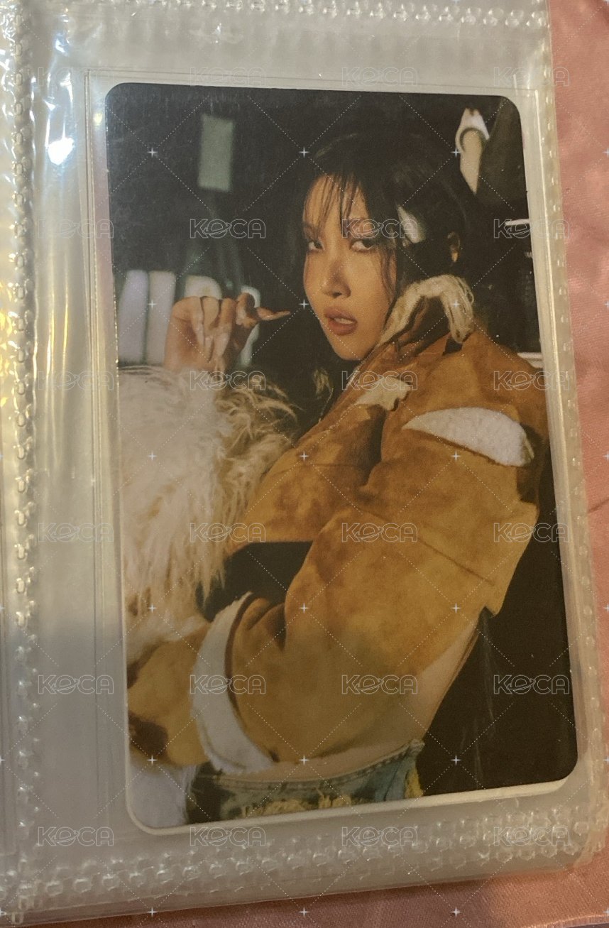 華莎看鏡頭照