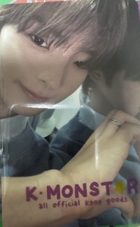 玗進對鏡比心（瑕在臉上