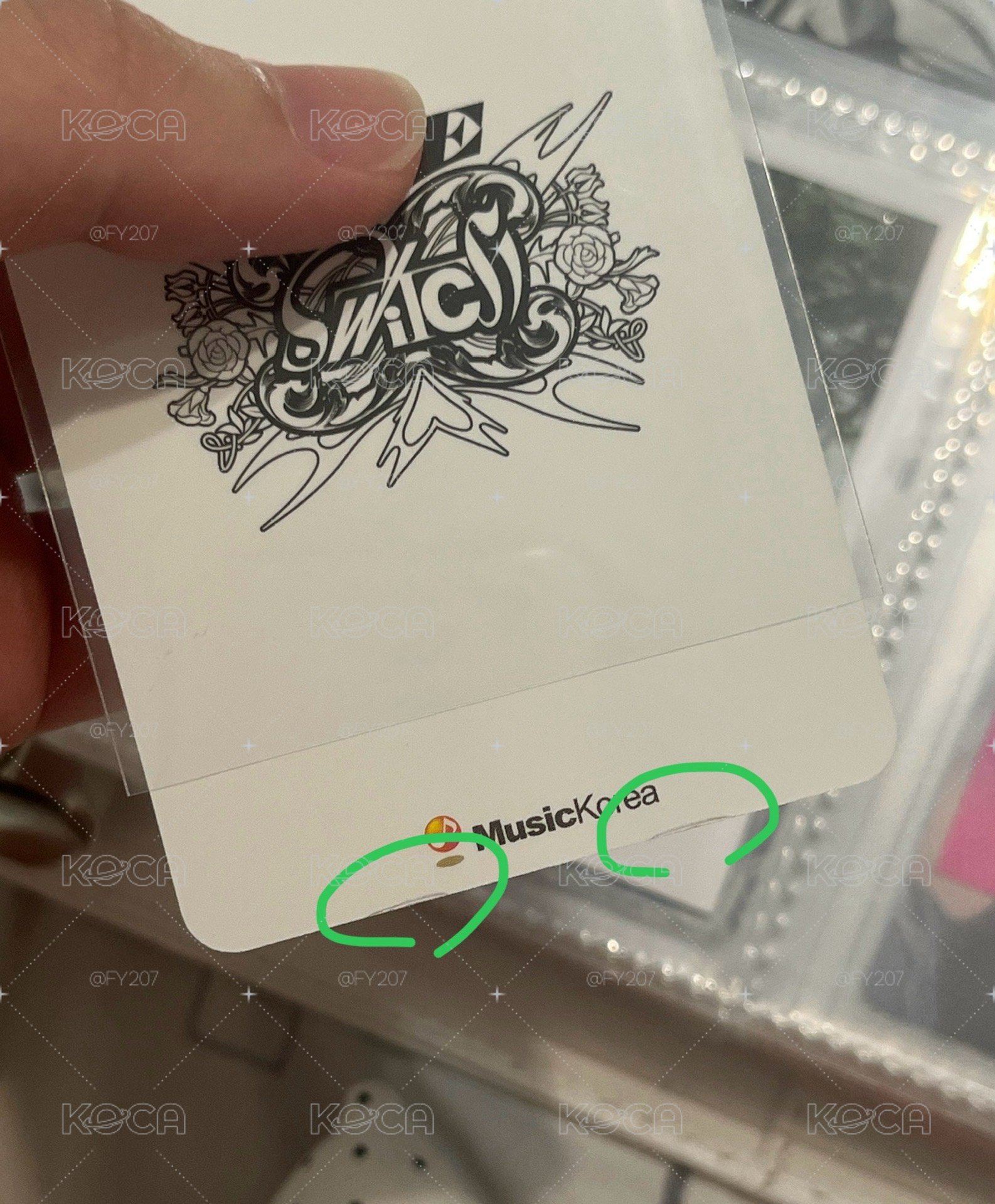 小辮子戳臉怜