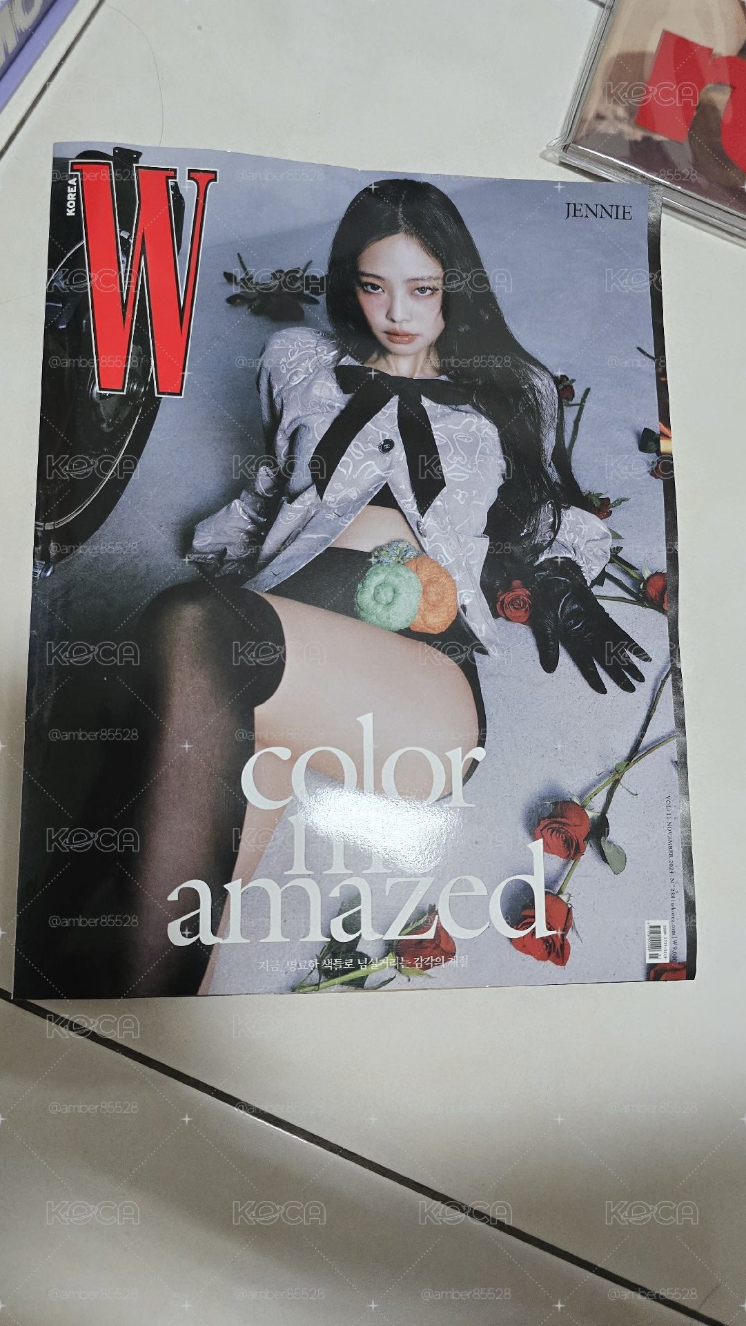 · W korea 雜誌 2024.11 只有一本