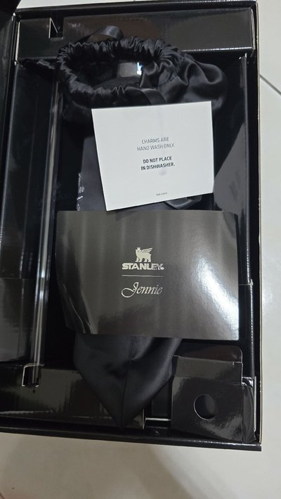 Stanley × Jennie 是中國版 蓋子是透明的