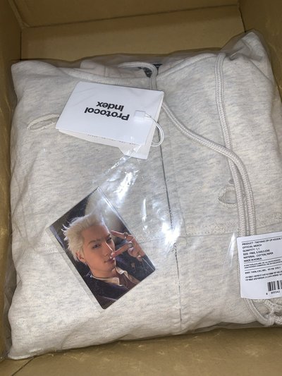 TAEYANG 灰色刷舊連帽外套含小卡