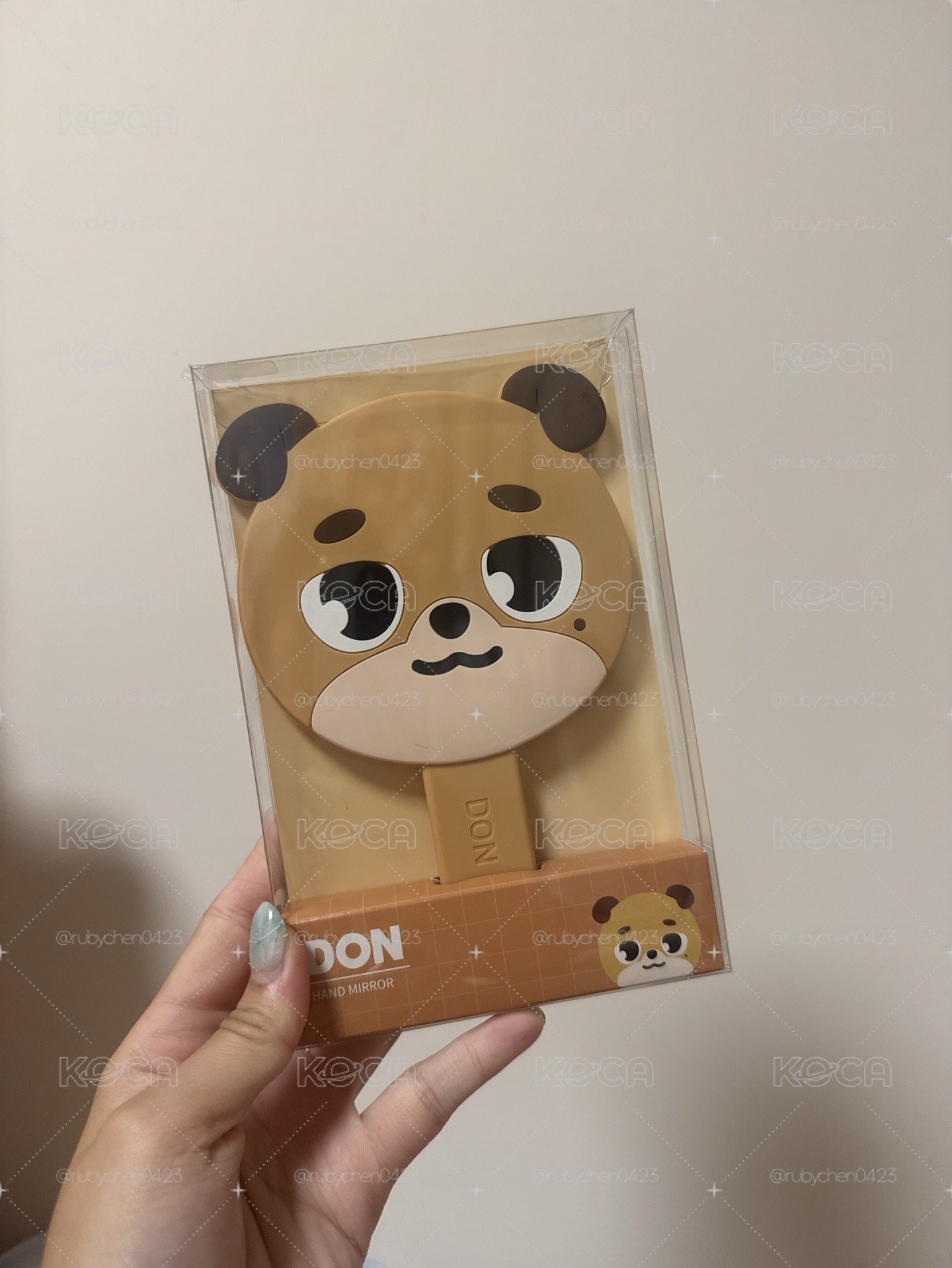 Don 手拿鏡