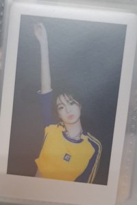 黃衣拍立得