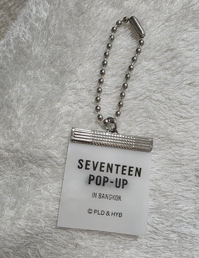 FOLLOW 鑰匙圈吊飾 曼谷pop-up