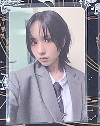 西裝側臉