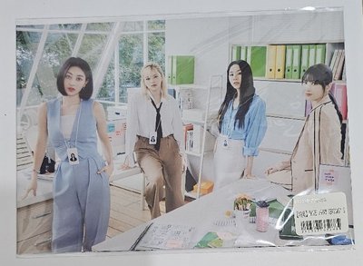 TWICE 2023 JAPAN SEASON’S GREETINGS：SECRET LIFE@OFFICE明信片