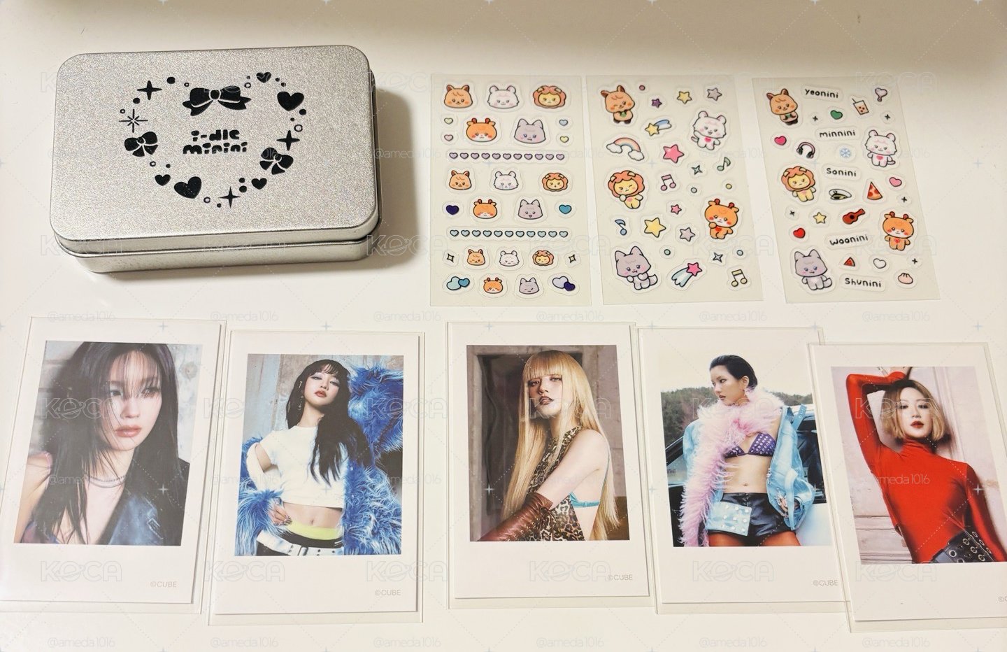 I-DLE 迷你九輯線下快閃店推出的官方週邊——i-dle minini [We are] 鐵盒拍立得與貼紙組