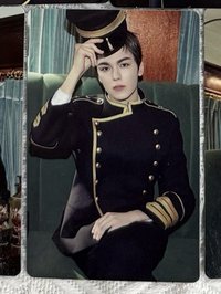 率官拍（右）