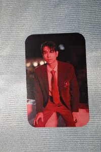 Tommy 紅光