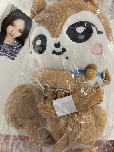 愛寶樂園 現貨剩1 怜 秋斜背包含小卡