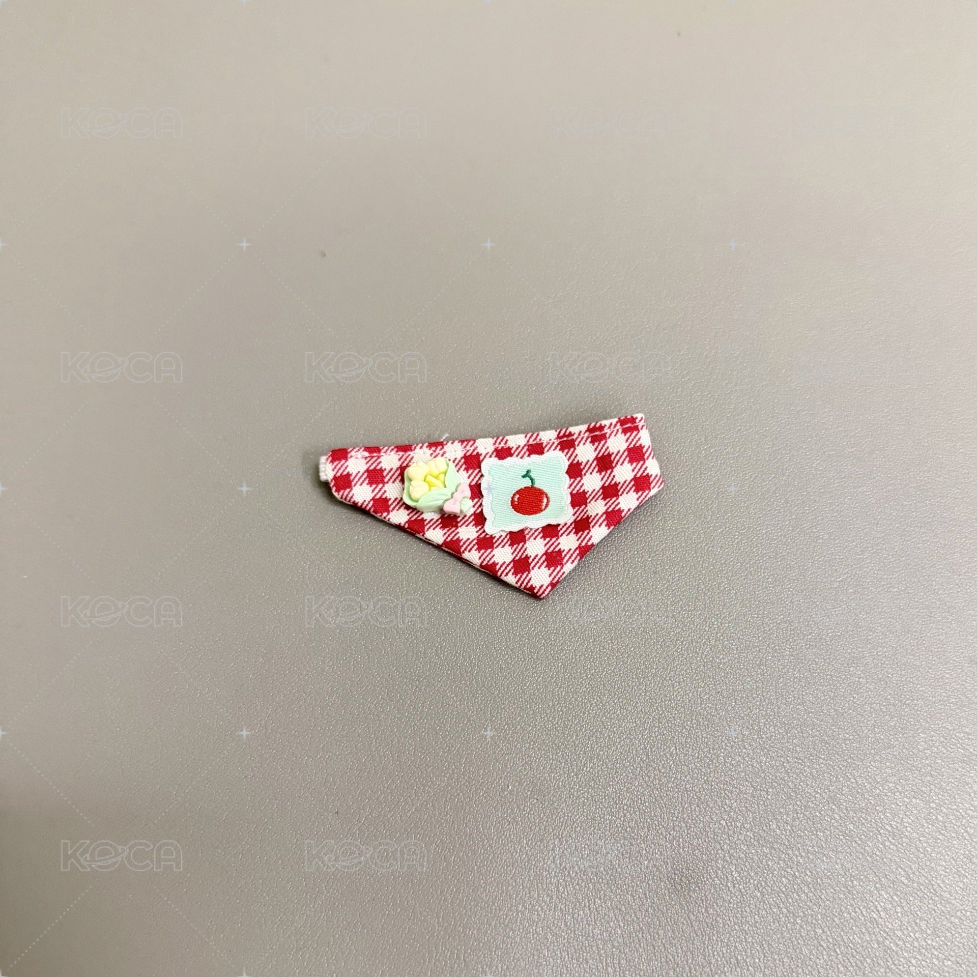 口水巾 紅格紋（背後彈力繩固定）