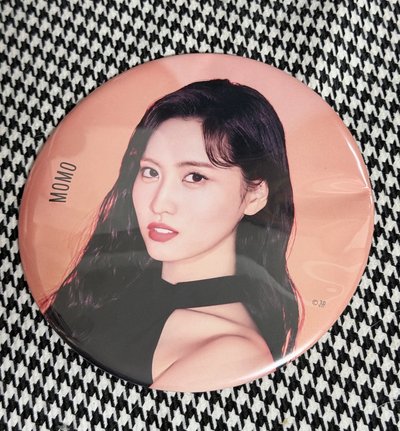 （現貨一起出 一日左右寄出）twice momo 大徽章 HAPPY HAPPY 吊娃 水果娃