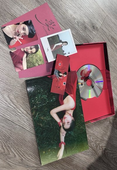 JISOO solo專輯 紅版