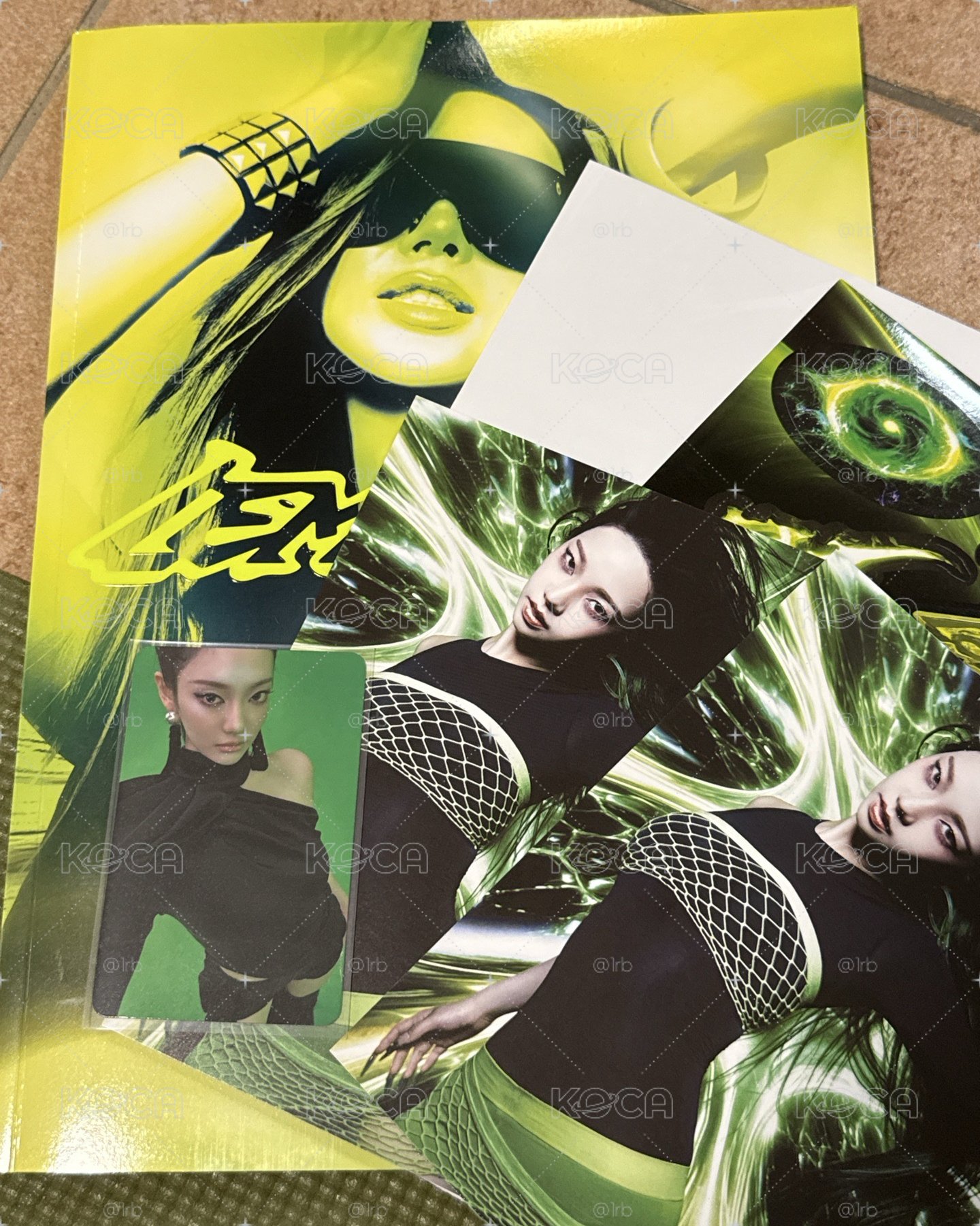 專輯吉+多一張柚明信片