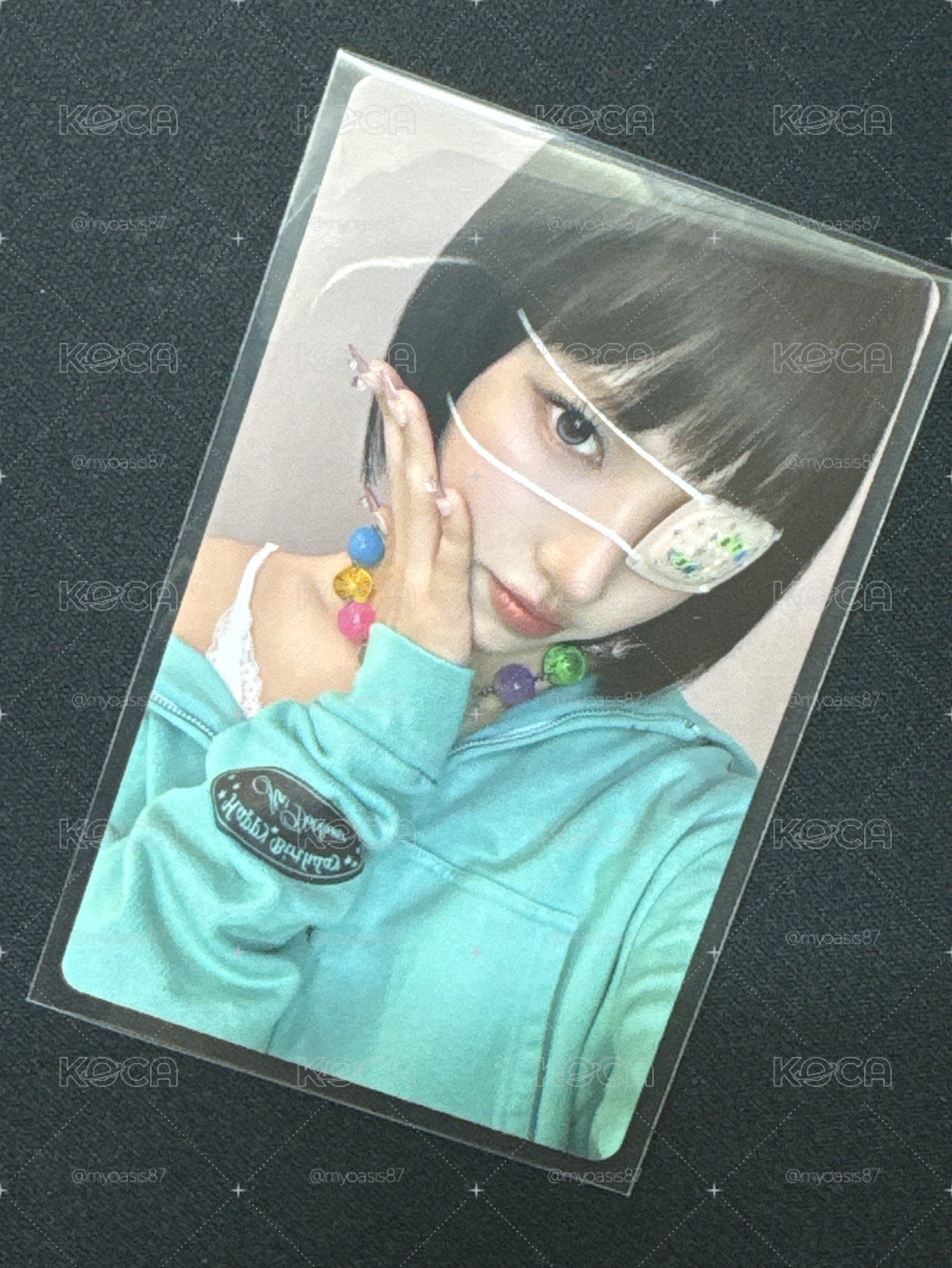 捧臉單眼可愛玧
