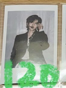冠歲黑衣拍立得