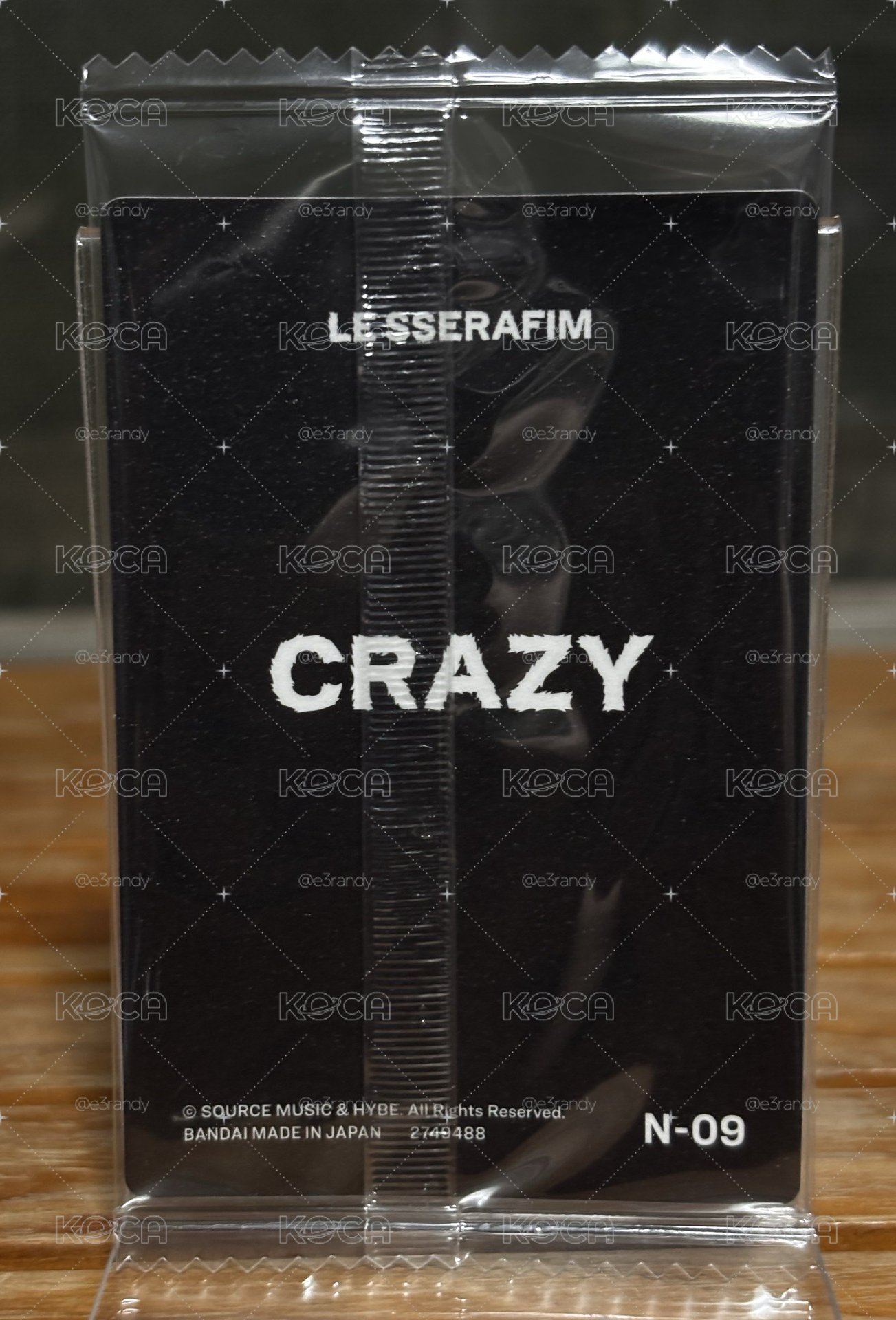 LE SSERAFIM CRAZY 日本萬代威化餅卡片貼紙系列 隨機卡 N-09