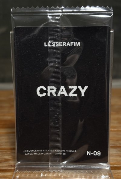 LE SSERAFIM CRAZY 日本萬代威化餅卡片貼紙系列 隨機卡 N-09