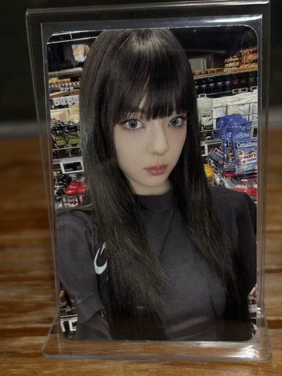 Lia TUNNEL VISION Projection 專輯卡