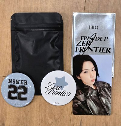 NMIXX 高雄世巡滿額徽章＆小卡