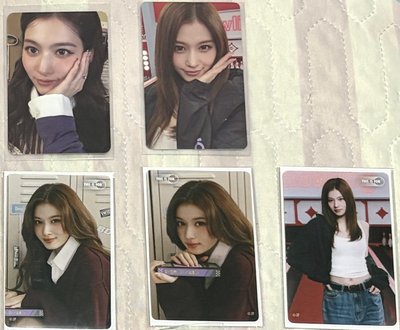 TWICE九週年紗卡冊