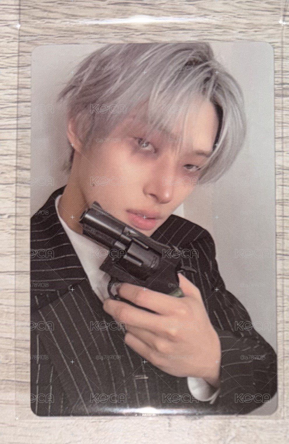 旼琦拿🔫給ATINY，要ATINY保護他❤️