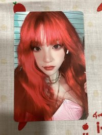 YUQI紅髮