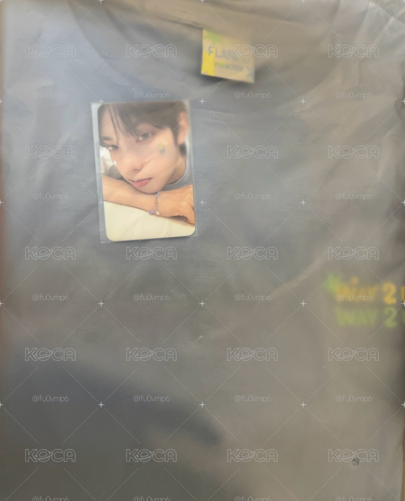 FLARE U MD 立于 T-shirt
