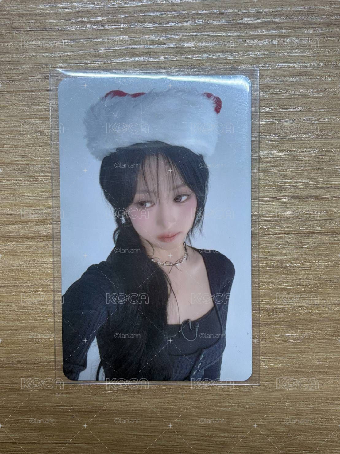 斜眼聖誕帽小姐