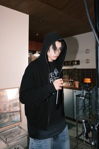 Yi