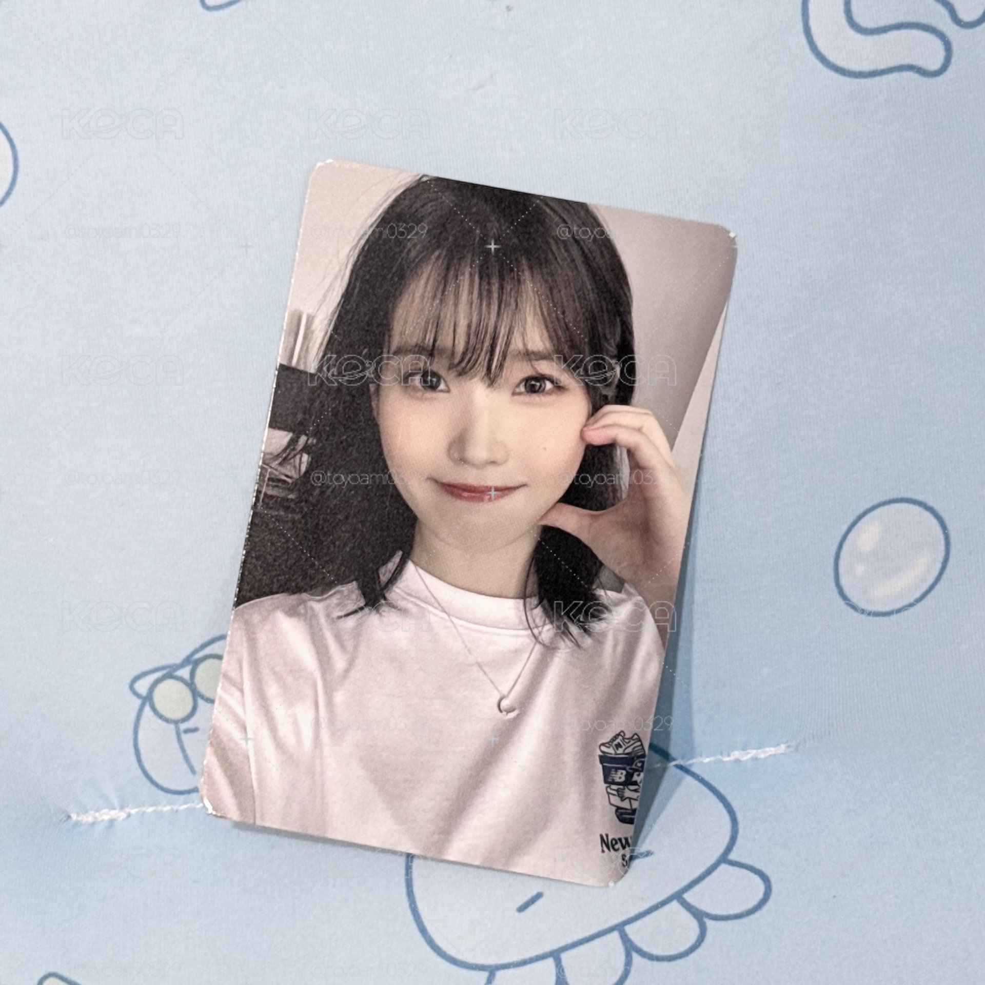🌸IU 展覽歌詞本小卡 臉頰比心🫶🏻