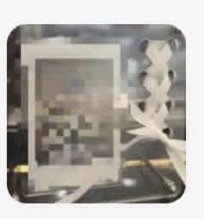 崔立于半公開親簽拍立得（魚糕官方有公布部分澳門親簽拍，如圖二）