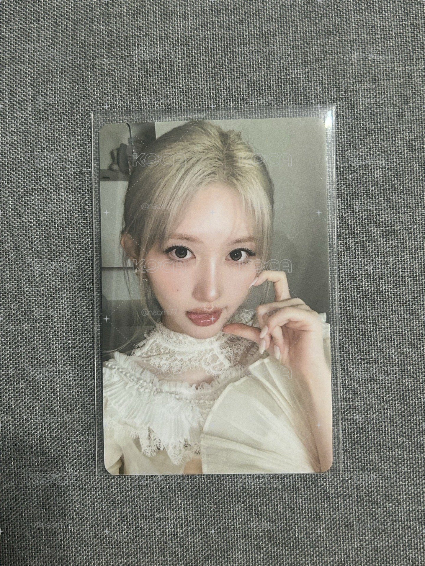 比心秋 雜誌卡中背