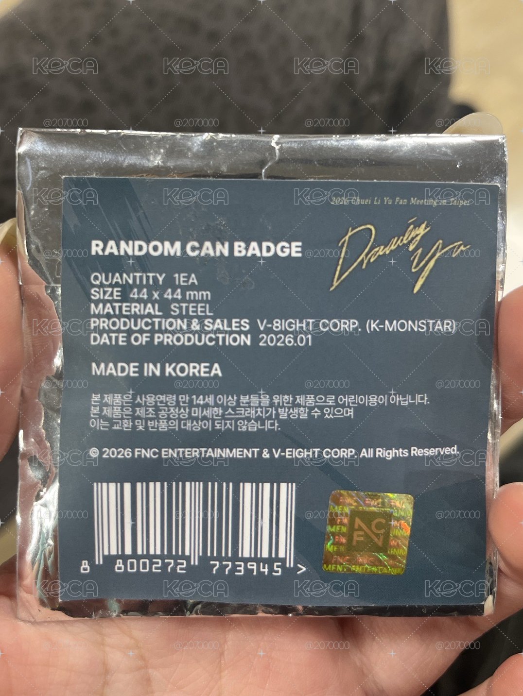 崔立于台北場未拆徽章