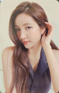 頭髮撥耳後