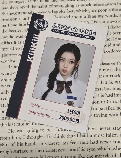 超大損leesol新秀卡