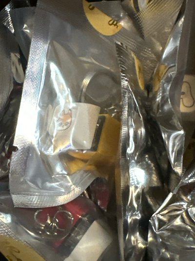 無原盒，購買會贈自製應援物一個（可選成員）
