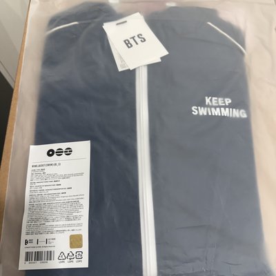部分現貨+預購 BTS 游泳隊外套 場週 Jungkook+J-Hope 柾國 號錫 黑膠 小手燈吊飾