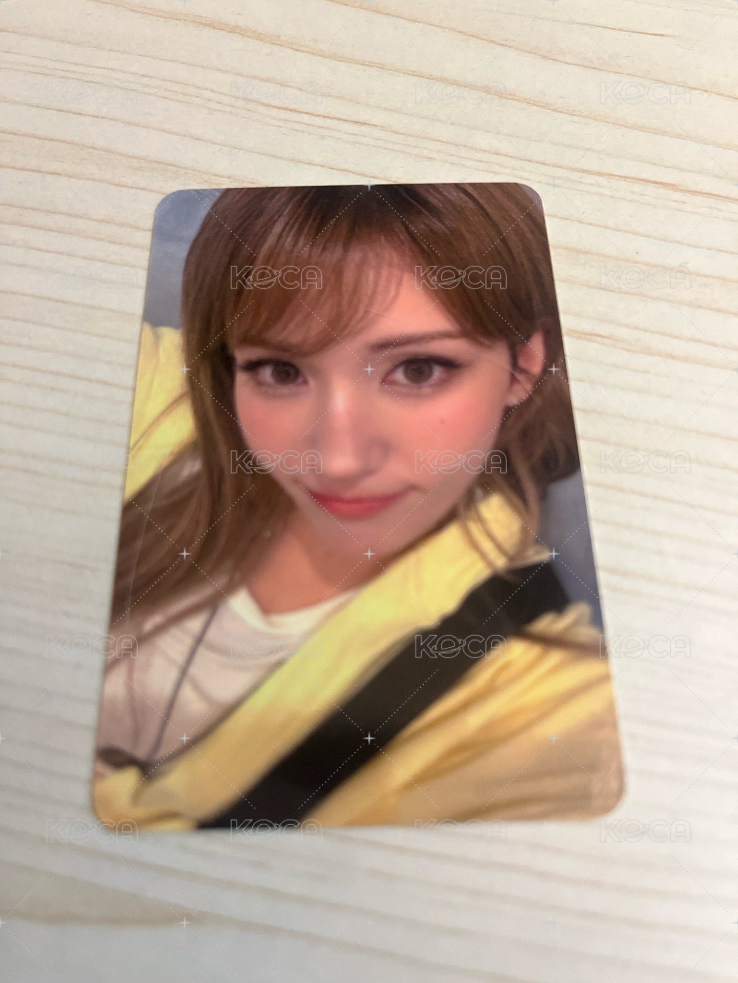 Somi（黃衣）