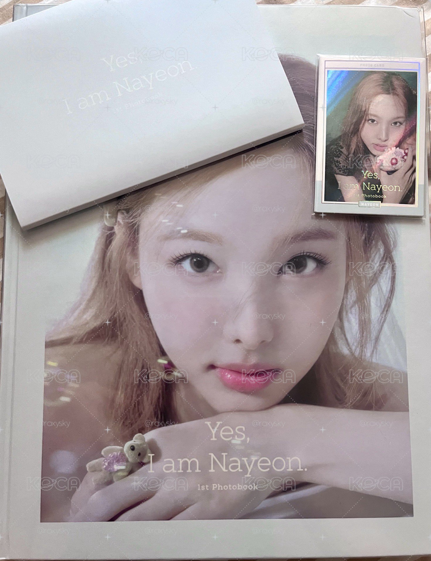 Yes I am Nayeon 寫真
