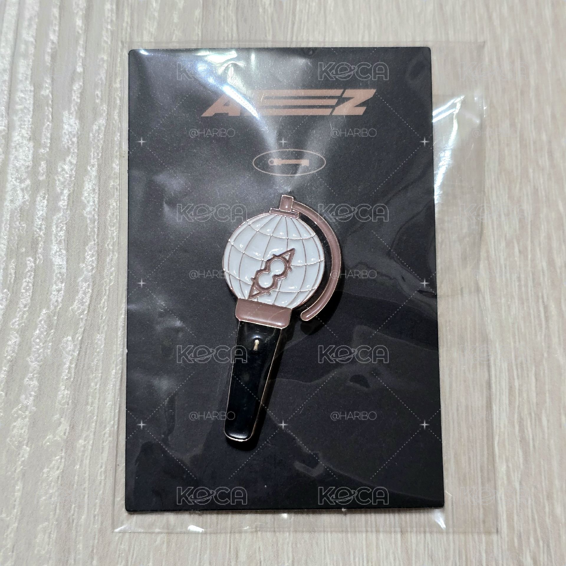 LIGHTINY 手燈 徽章