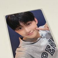 迷二戳臉頰