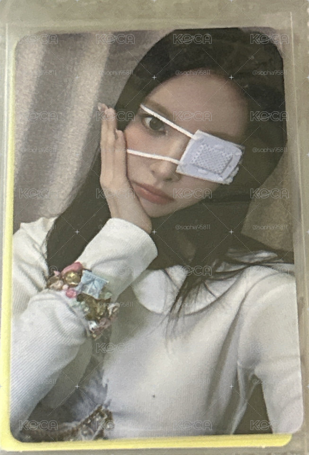 玧