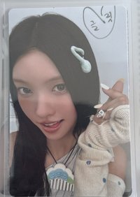 NOT CUTE ANYMORE 專輯卡 Pouch A ver.