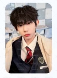 陳奕恒 奔三校服