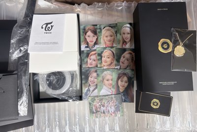 （現貨整套出僅拆檢 一日左右寄出）twice 絕版 五週年 手錶燈 手燈卡