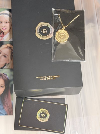 （現貨整套出僅拆檢 一日左右寄出）twice 絕版 五週年 手錶燈 手燈卡