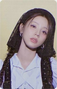 We are 專輯卡 poca ver.  QR 卡