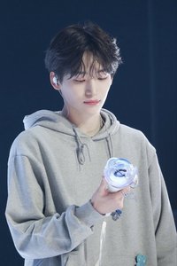 우